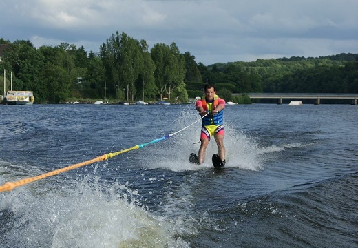 Ski nautique sur le Lac de Rabodanges